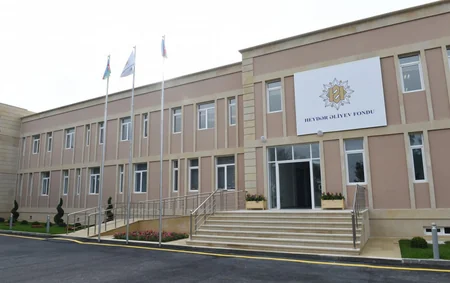 Azərbaycanın birinci xanımı Şüvəlanda körpələr evi-uşaq bağçasının açılışında iştirak edib