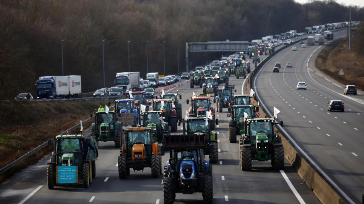 Fransada etiraz edən fermerlər traktorlarla parlament qarşısına gəliblər - YENİLƏNİB