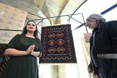 В выставочном зале Азерхалча представлена коллекция ковров Зафар