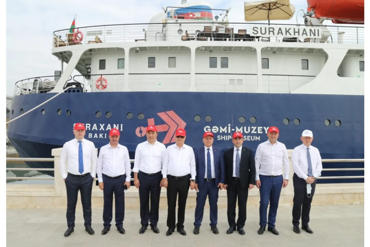 Bir qrup xarici qonaq “Suraxanı” gəmi-muzeyini ziyarət edib
