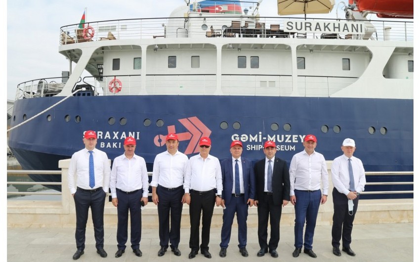Bir qrup xarici qonaq “Suraxanı” gəmi-muzeyini ziyarət edib