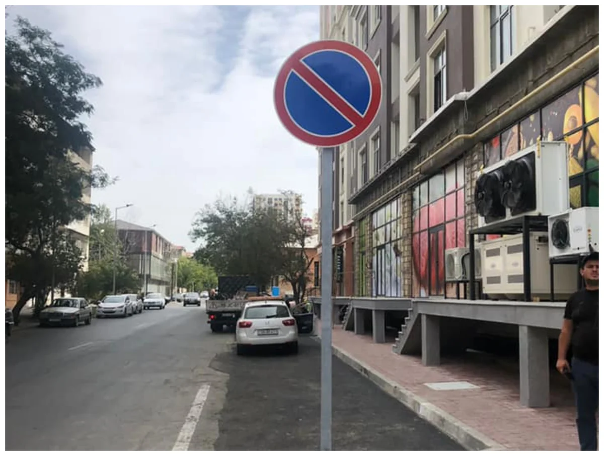 Bakıda daha bir ünvanda tikinti şirkəti qanunsuz parklanma yeri təşkil edib