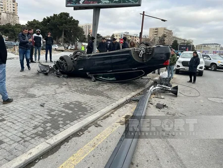 Bakıda avtomobil qəza törədərək aşıb, xəsarət alan var
