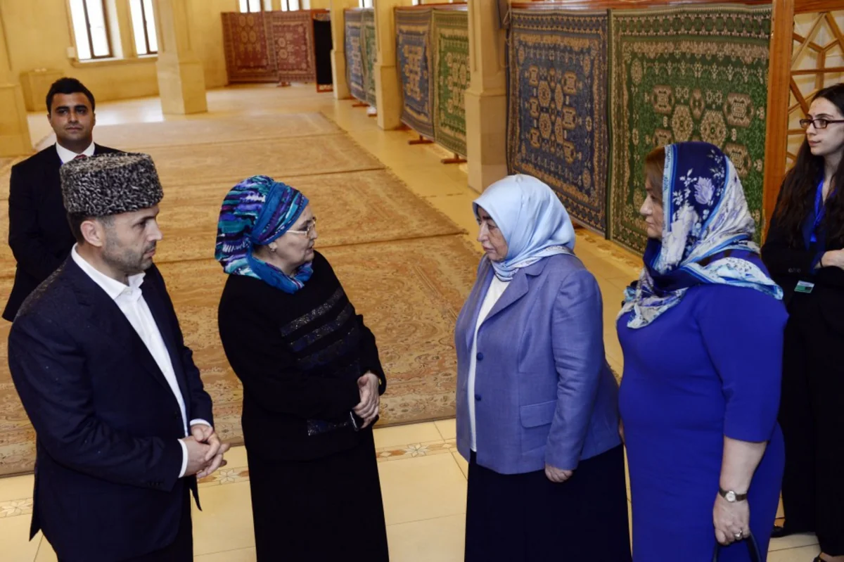 Türkiyə baş nazirinin xanımı Bibiheybət ziyarətgah kompleksi ilə tanış olub