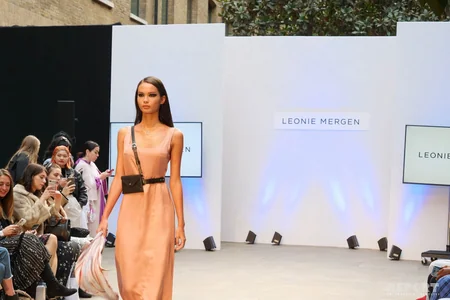 Londonda Azərbaycanla bağlı “Qara Qızıl” adlı kolleksiya təqdim olunub - FOTO - VİDEO