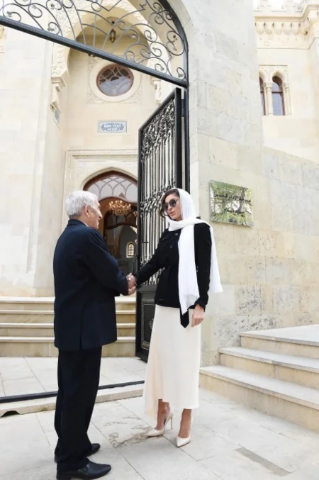 Azərbaycanın Birinci vitse-prezidenti Mehriban Əliyeva İmam Hüseyn məscidinin bərpadan sonra açılışında iştirak edib