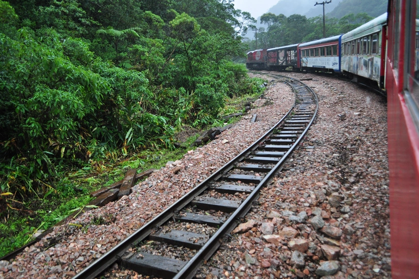 At least 3 dead in train derailment in US