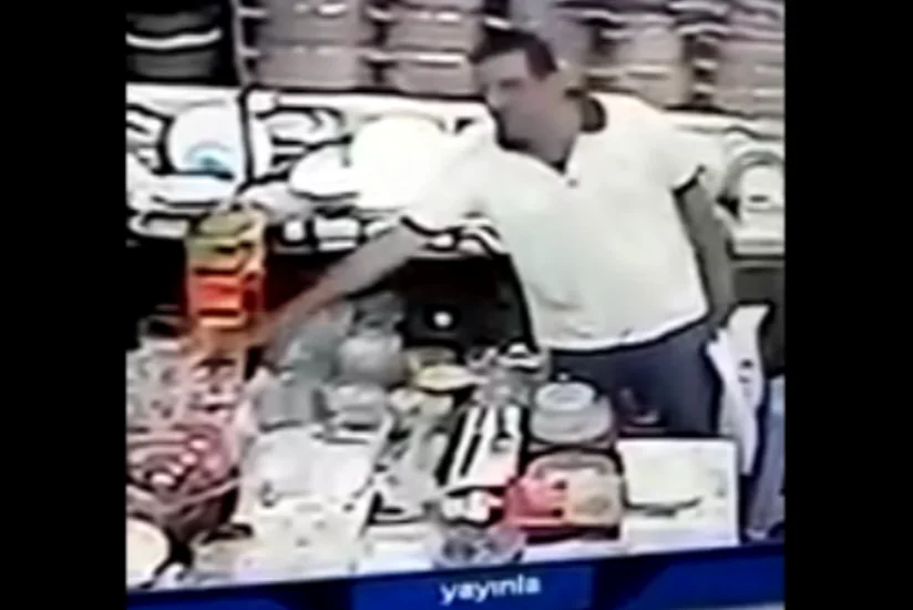 Укравший деньги в одном из магазинов ТЦ Садарак попал в объектив видеокамеры - ВИДЕО