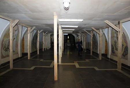 Metronun “Nizami” stansiyasında bərpa edilmiş ilk 4 panno təqdim olunub