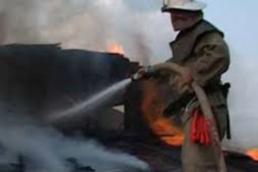 Ağdaşda Mercedes yanıb