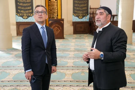 Dövlət Komitəsinin sədri Binəqədidəki məscidlərdə din xadimləri ilə görüşüb
