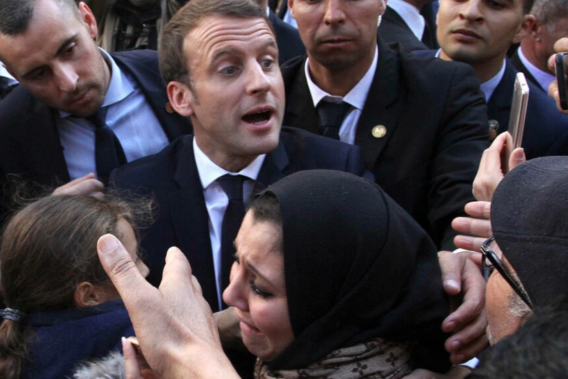 Fransa Prezidenti Əlcəzairdə təhqir və etirazlarla qarşılanıb