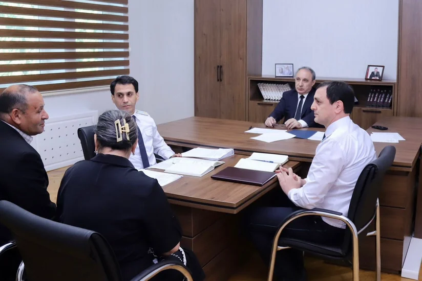 Baş prokuror Hacıqabulda vətəndaşları qəbul edib