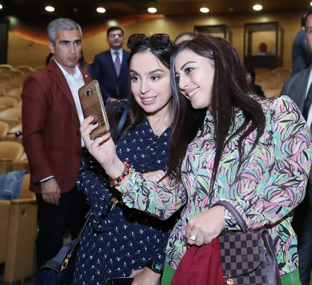 Leyla Əliyeva “Karmalogic (Karma məntıqı). Taleyın 54 qanunu” mövzusunda mühazirədə iştirak edib