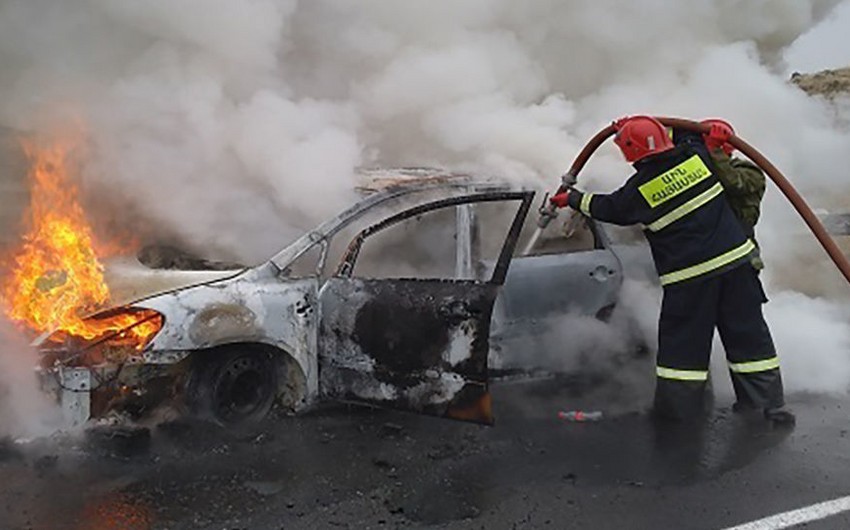 Ermənistanda yol qəzası: 3 sərnişin yanaraq ölüb, 2 nəfər yaralanıb