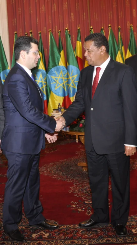 Səfir Elman Abdullayev etimadnaməsini Efiopiya prezidentinə təqdim edib