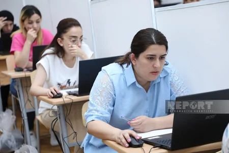 İctimaiyyət nümayəndələri müəllimlərin işə qəbulu üzrə imtahanları izləyiblər