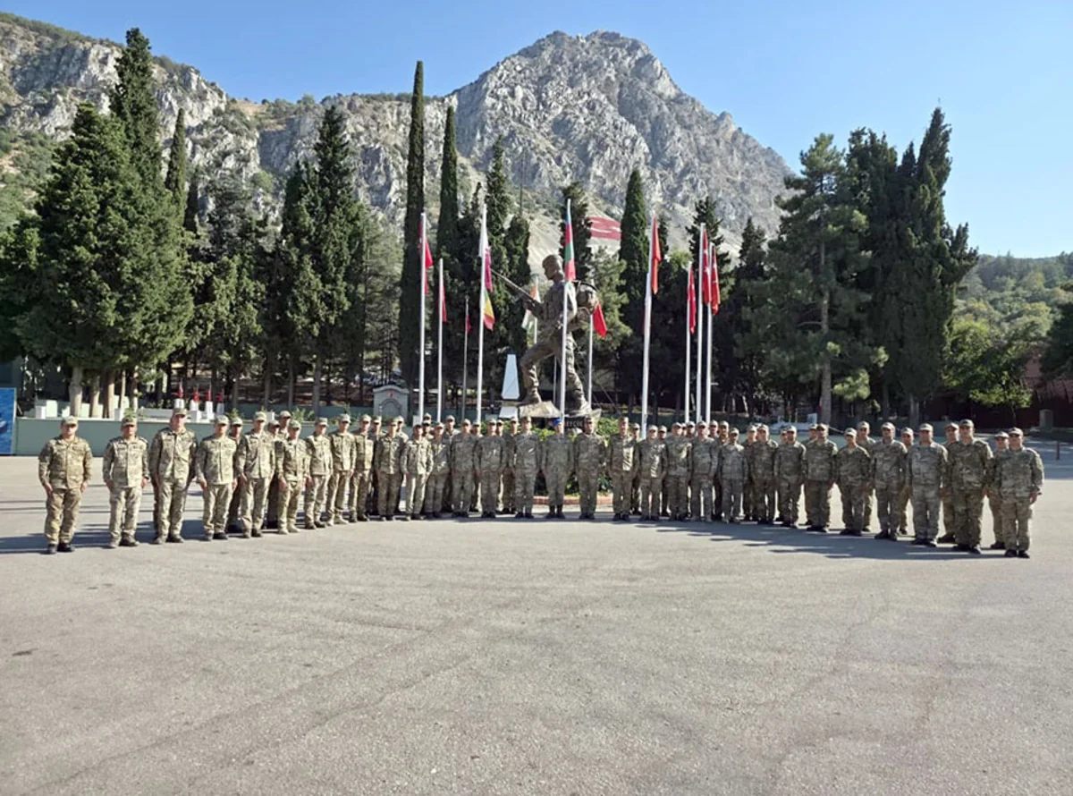 Azerbaijani servicemen participate in commando courses in Türkiye