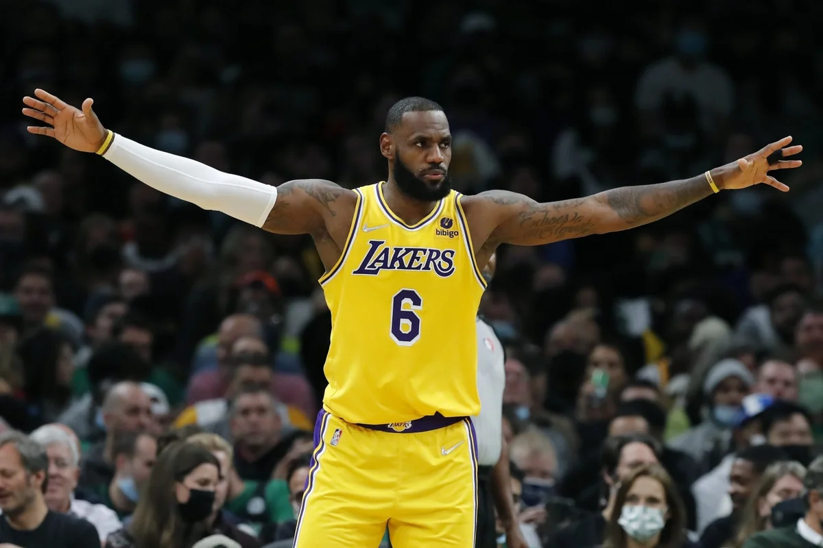LeBron James makes NBA history in Kings-Lakers game