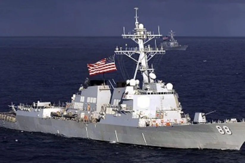 Эсминец ВМС США прошел близ спорной акватории Южно-Китайского моря