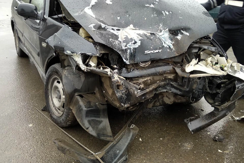 Füzulidə iki avtomobil toqquşdu, xəsarət alan var