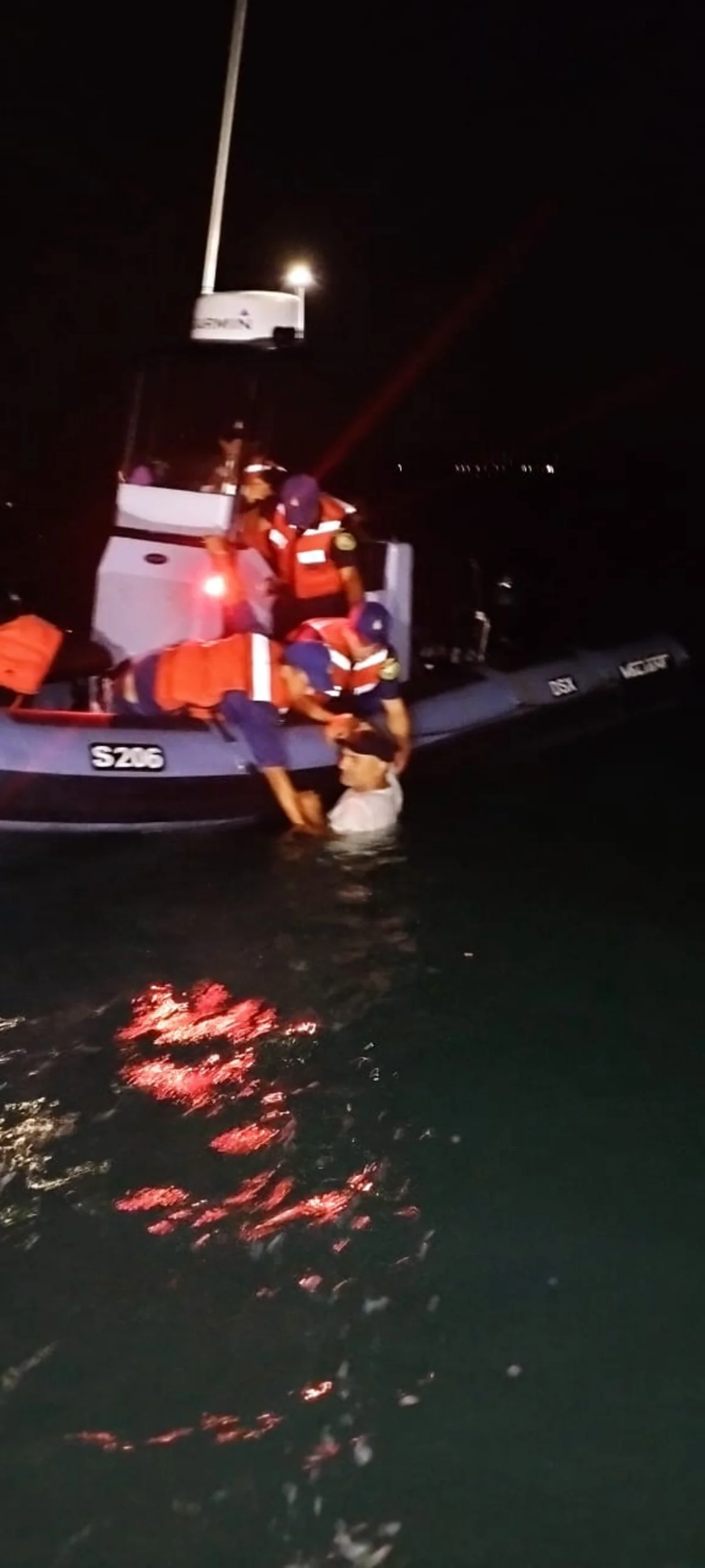 Dənizdə köməksiz qalan Lənkəran sakini xilas edilib