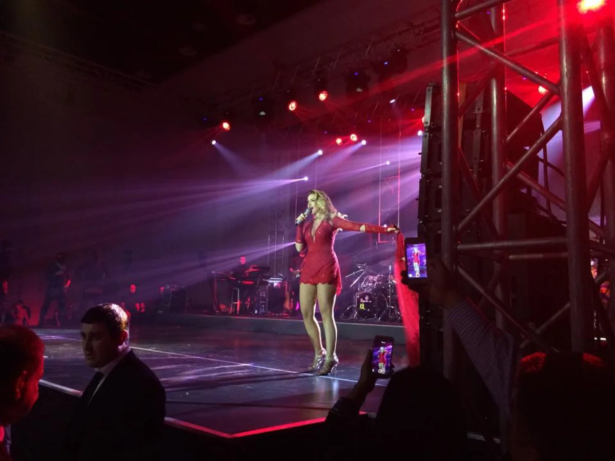 ​Müğənni Hadisə Azərbaycana gəlib - FOTOLAR