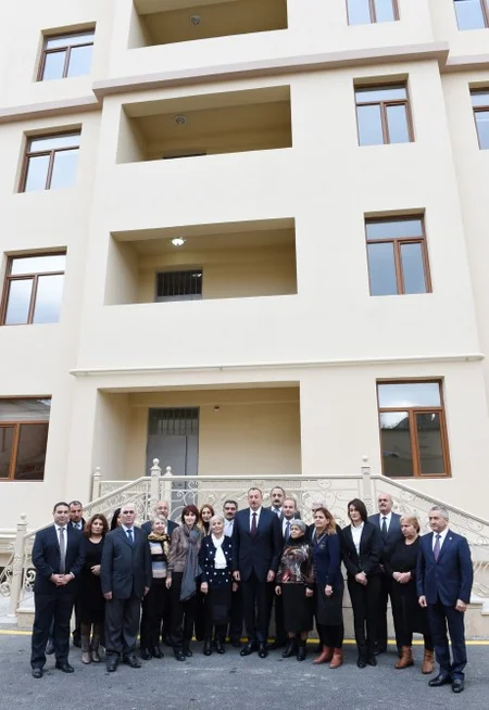 Prezident İlham Əliyev firmaları və iş adamlarını qəzalı evlərin yerində yeni binaların tikintisinə dəvət edib - YENİLƏNİB