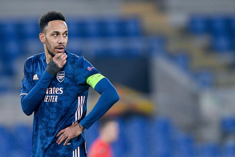 Arsenal intizamsız futbolçusunu Barselonaya təklif edib