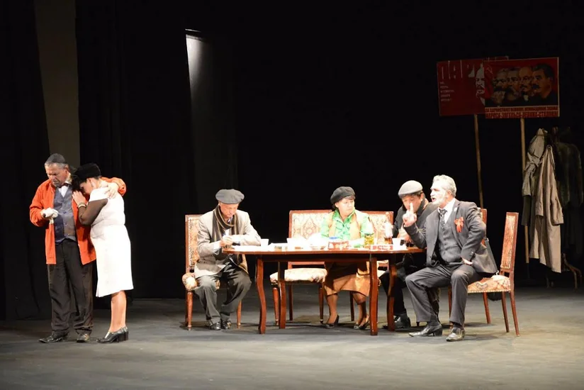 Gənc Tamaşaçılar Teatrı mövsümü Çirkin ördək balası” tamaşası ilə açıb