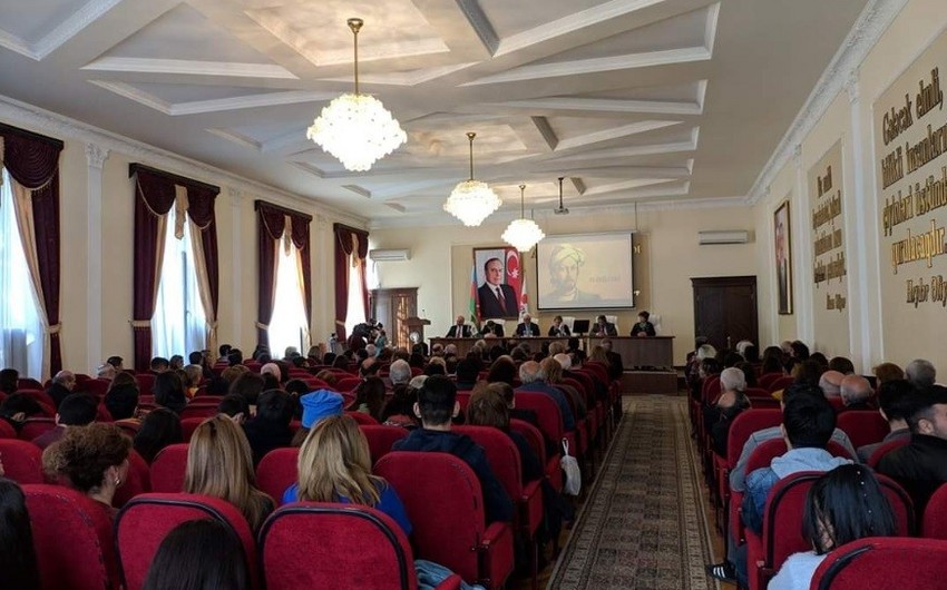 Gəncədə “Nəsimi ili”nə həsr edilən konfrans keçirilib