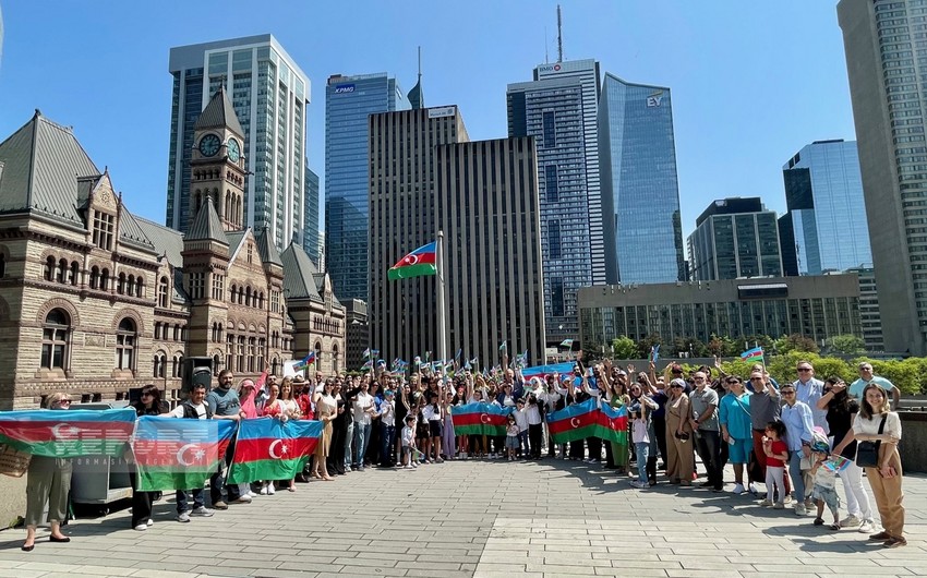 Kanadanın Toronto şəhərində Azərbaycan bayrağı ucaldılıb
