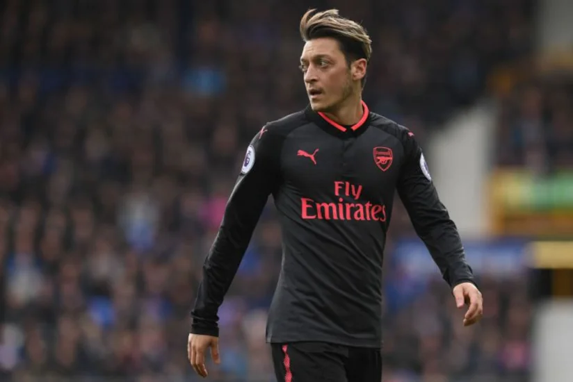 Mesut Özil mövsümü erkən başa vurub