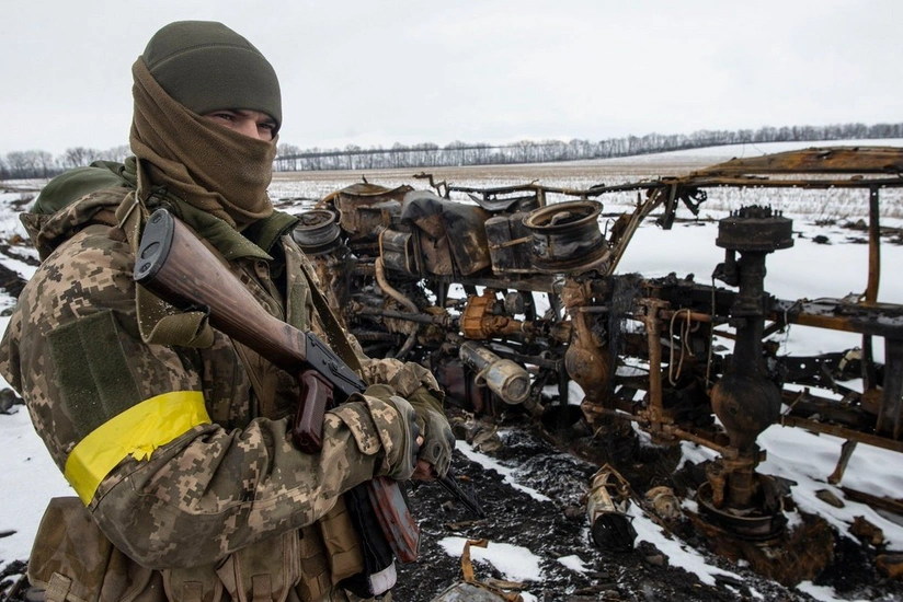 Minister: Tens of thousands of Ukrainian citizens get weapons