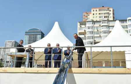 Prezident İlham Əliyev “Sovetski” ərazisində yeni yol-nəqliyyat infrastrukturunun təməlini qoyub