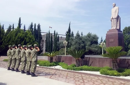 Milli Qurtuluş Günü münasibətilə Azərbaycan Ordusunda silsilə tədbirlər keçirilib