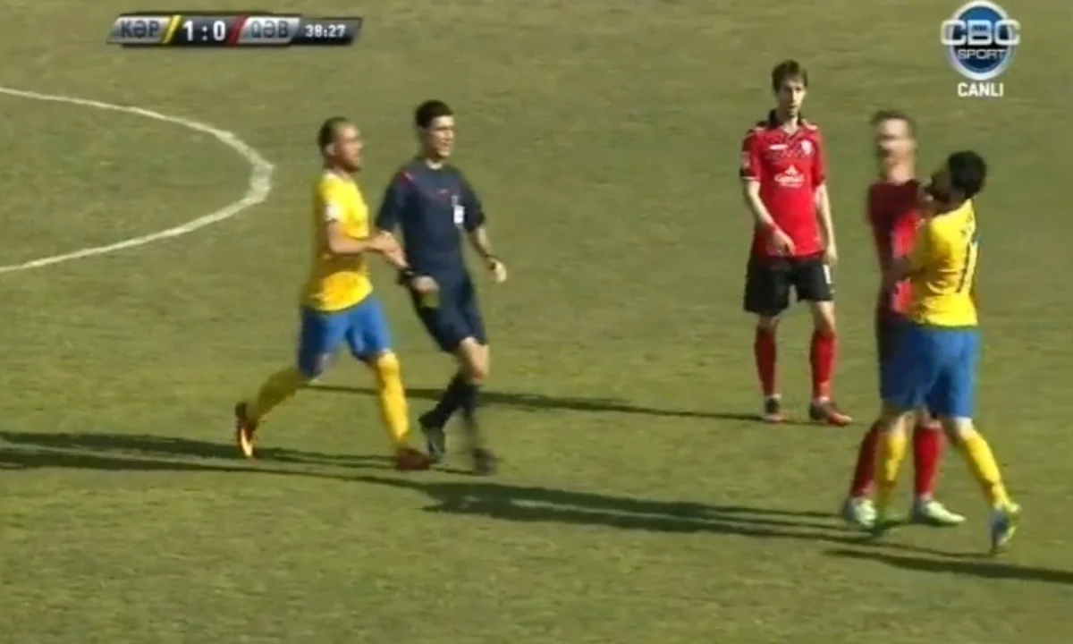 Kəpəz - Qəbələ oyununda futbolçular arasında insident baş verib