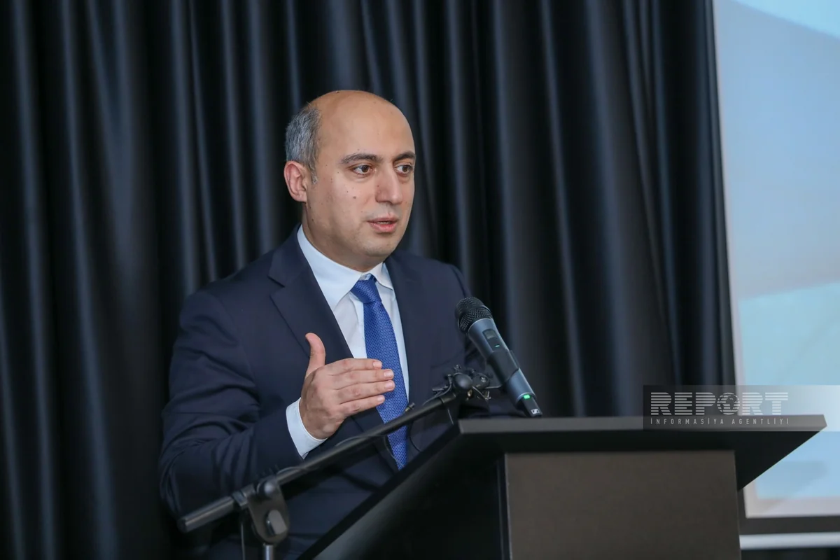 Emin Əmrullayev: Azərbaycan təhsil sistemi dəfələrlə radikal dəyişikliklərə məruz qalıb