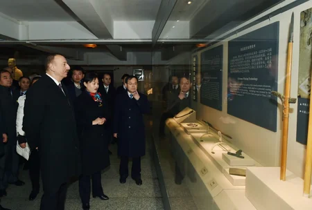 Azərbaycan Prezidenti Çinin Sian şəhərindəki Terrakota Ordusu Muzeyi ilə tanış olub