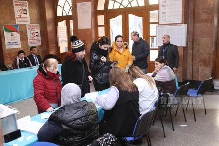 Bakıda prezident seçkiləri: aktivlik günün ikinci yarısında da davam edir - FOTOREPORTAJ