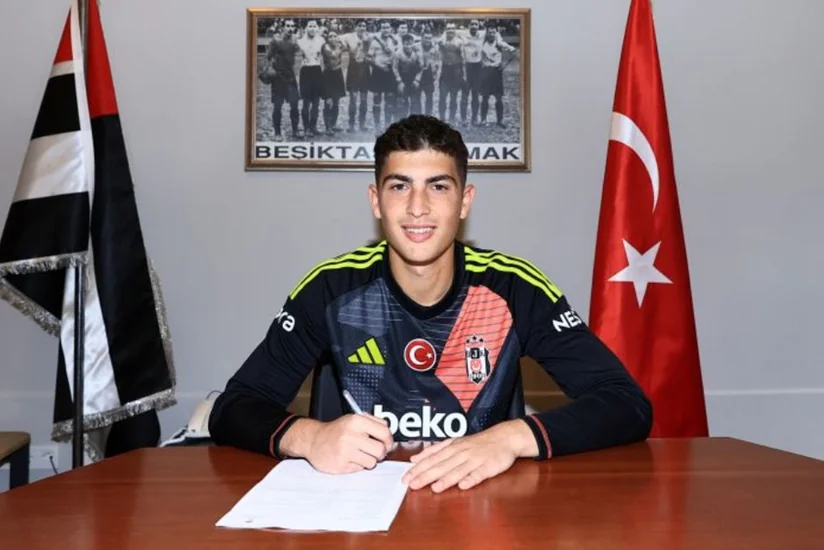 Beşiktaş 17 yaşlı qapıçı ilə müqavilə imzalayıb