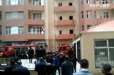 Bakıda çoxmərtəbəli yaşayış binasında yanğın olub - VİDEO