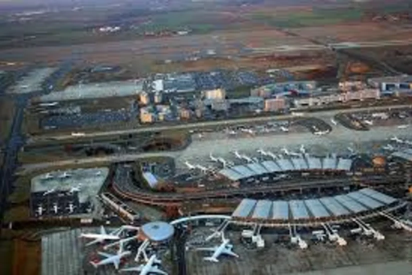 Два самолета Air France не могут совершить посадку из-за перестрелки в Париже