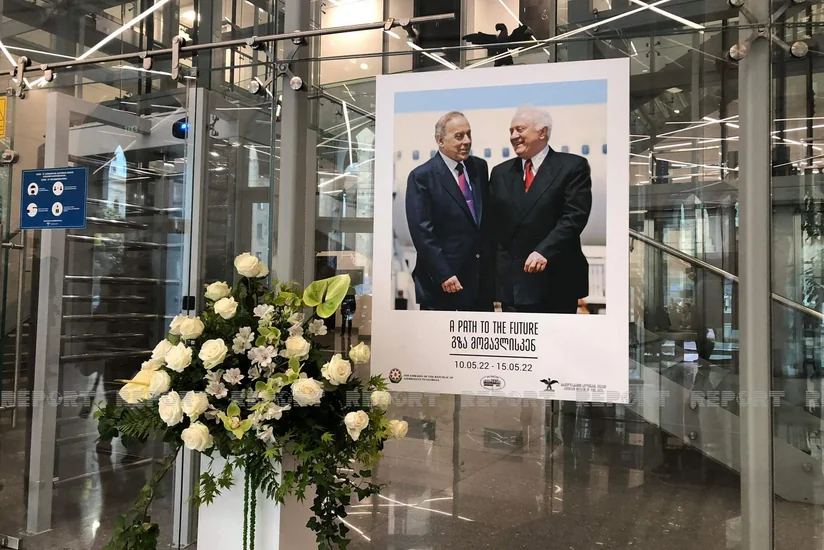 В Тбилиси открылась выставка, посвященная памяти Гейдара Алиева