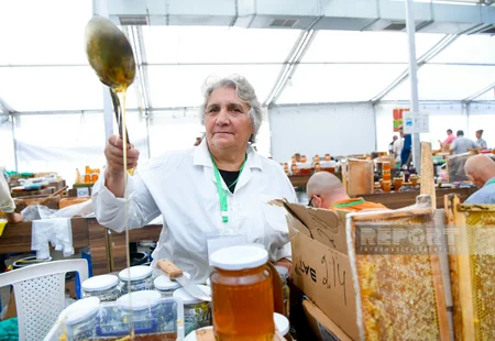 Bakıda alıcı gözləyən bal yarmarkasından - REPORTAJ