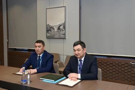 Jeyhun Bayramov meets with Kazakh minister