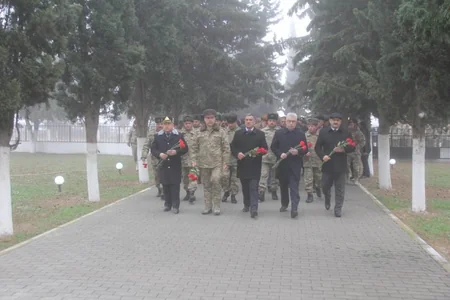Azərbaycan Ordusunda 20 Yanvar şəhidlərinin xatirəsi anılıb - FOTO