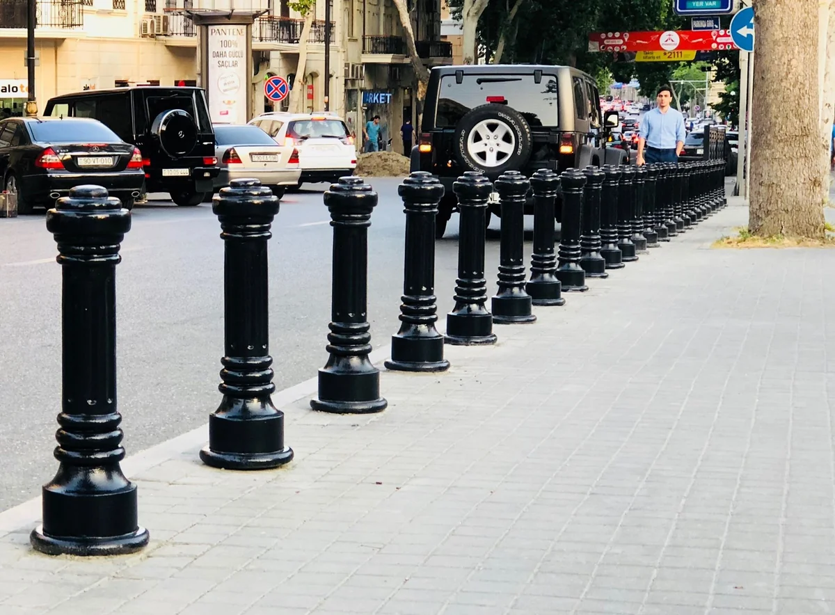 Bakı Nəqliyyat Agentliyi qoruyucu tumbaların quraşdırılmasına başlayıb