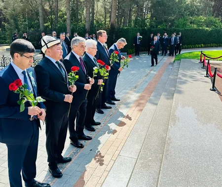 Ambassadors of CIS countries honor memory of great leader Heydar Aliyev
