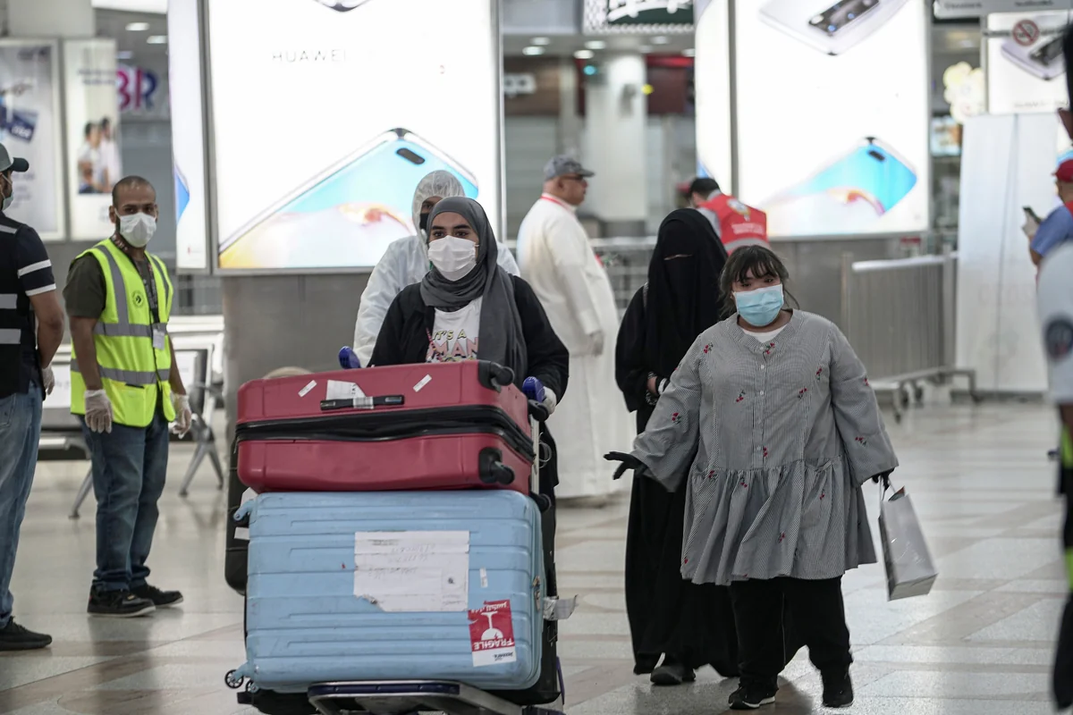 Kuwaiti residents banned from leaving country without COVID vaccination